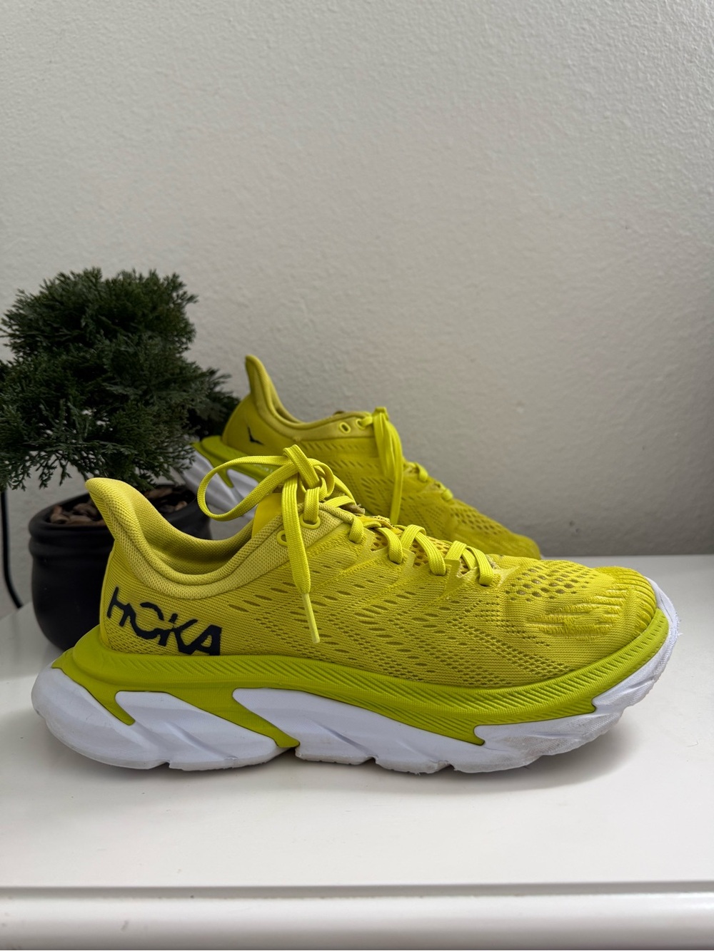 Hoka Clifton edge women size 8 Neon Yellow Men's/Unisex Running Shoes